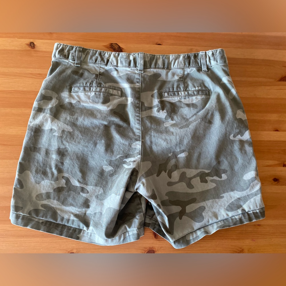 GAP 5” Girlfriend Chino Shorts Size 12 Army Green Camo - Picture 2 of 13